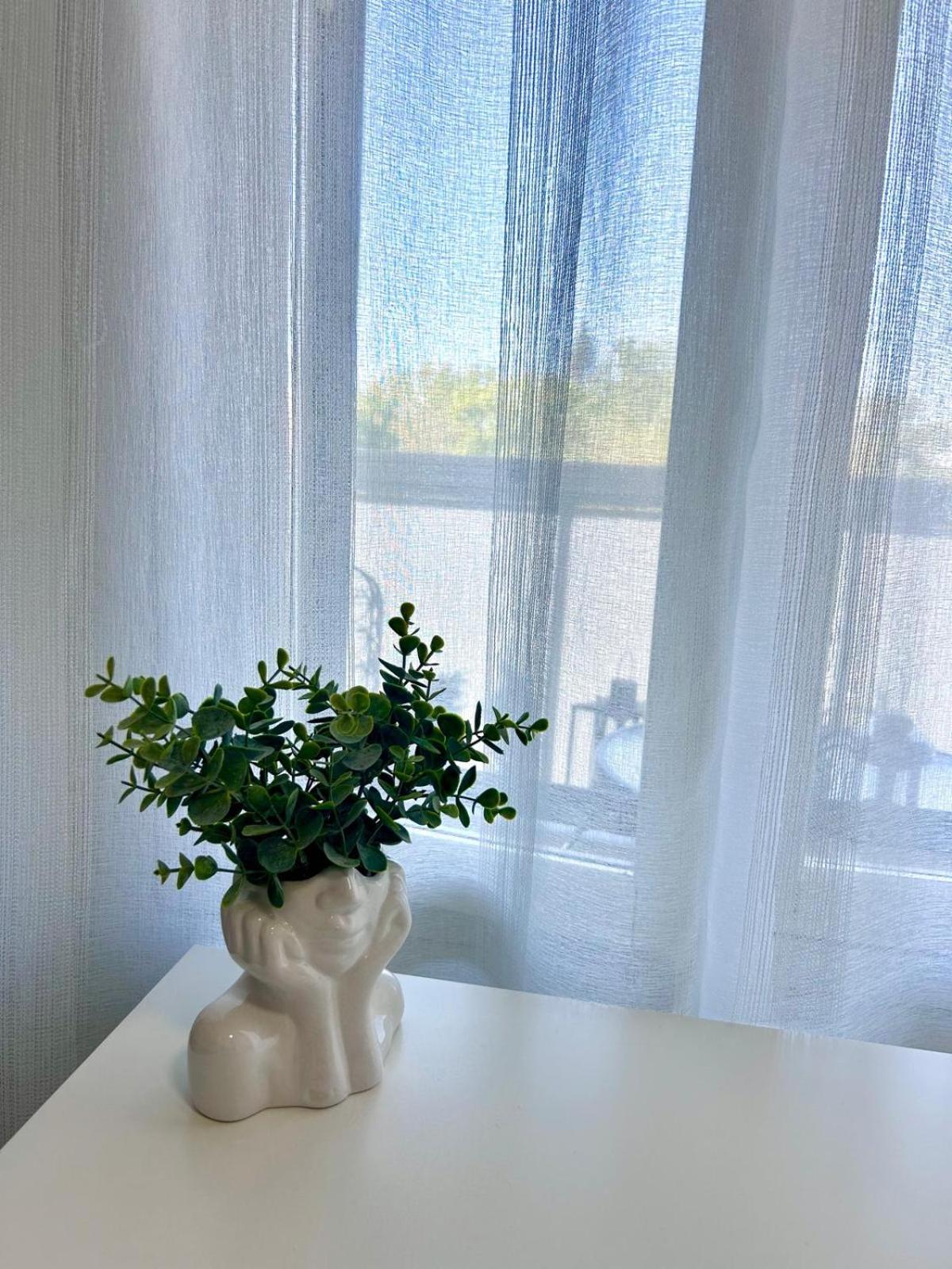 Stella'S Apartment - City Center - Free Secure Parking - Big Sun Terrace - Air Conditioning - Wifi - Tram To The Tallinn Bus Station And Old Town Kültér fotó