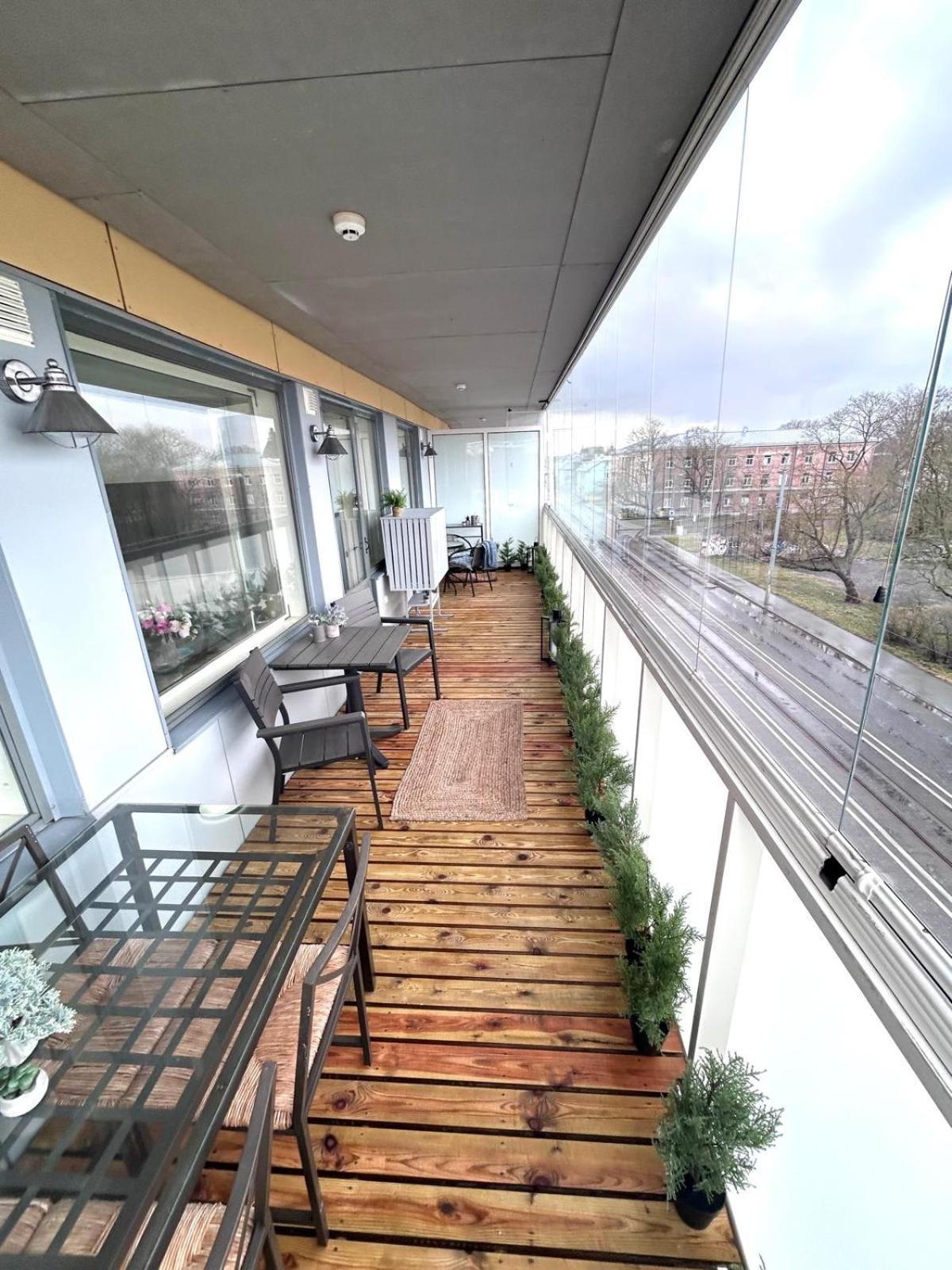 Stella'S Apartment - City Center - Free Secure Parking - Big Sun Terrace - Air Conditioning - Wifi - Tram To The Tallinn Bus Station And Old Town Kültér fotó