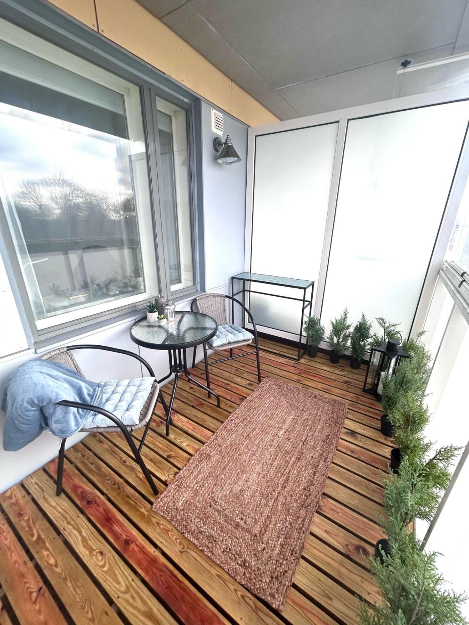 Stella'S Apartment - City Center - Free Secure Parking - Big Sun Terrace - Air Conditioning - Wifi - Tram To The Tallinn Bus Station And Old Town Kültér fotó